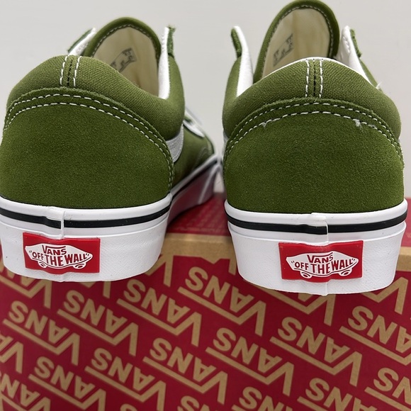 Vans Men’s Old Skool Color Theory Pesto
VN000CT8CIB
Sneakerss - Picture 13 of 16